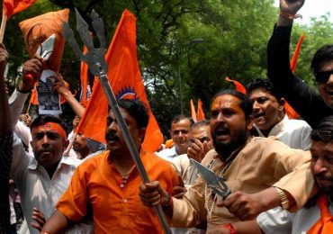 Hindus invadem culto de oração e matam 10 cristãos, deixando outros 20 gravemente feridos