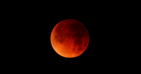 Nova Lua de Sangue na próxima sexta reacende curiosidade sobre profecias bíblicas; Entenda