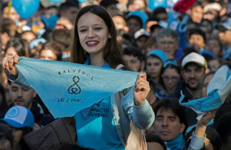 Pró-vida: Senado da Argentina recusa legalização do aborto Aborto-argentina-reprovado