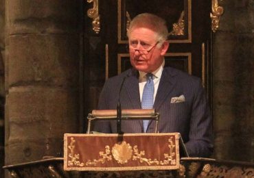 Fé dos cristãos no Oriente Médio, face à extinção iminente, é 'inspiradora', diz príncipe Charles