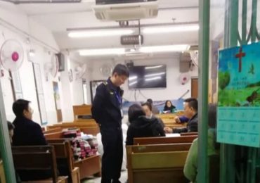 Polícia invade culto e prende pastor e mais 50 fiéis em igreja na China