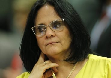 Damares Alves quer pena mais pesada para líderes religiosos que cometem abusos sexuais