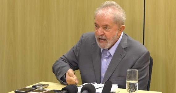 Em entrevista na prisão, Lula ataca evangélicos: 'Preconceituosos'