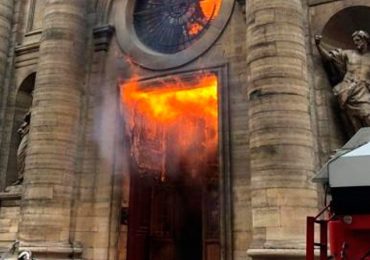 Igrejas na França têm sido alvo constante de vandalismo, denunciam cristãos