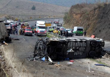 acidente com ônibus de fiéis no México
