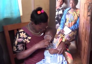 Pastor que distribui “cura milagrosa” é acusado de envenenar pessoas com alvejante MMS