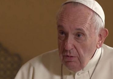 Papa diz que casais irregulares e homossexuais também são filhos de Deus
