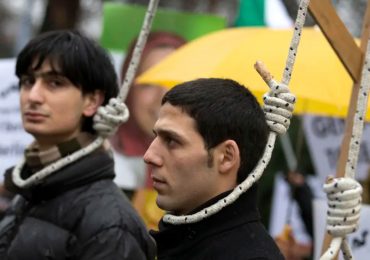 Encenação faz referência às leis de execução do Irã