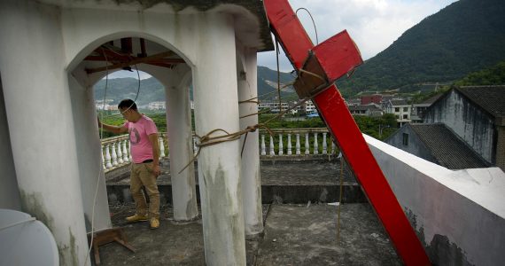 Partido comunista da China quer fechar igrejas cristãs
