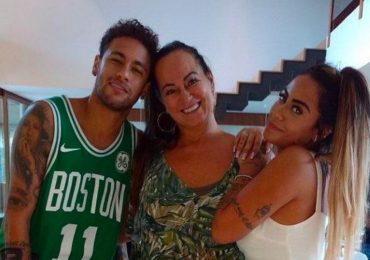 Mãe de Neymar aconselhou o filho a voltar a Jesus