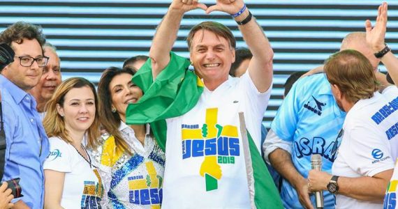 Jair Bolsonaro é o primeiro presidente da República a comparecer à Marcha Para Jesus