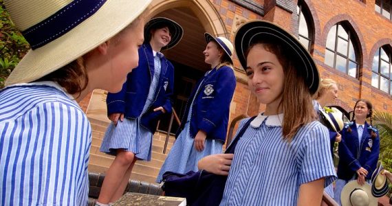 Escola católica da Austrália ensina que Deus é neutro no gênero