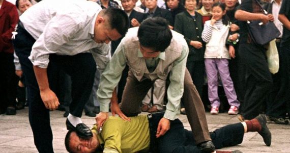 Agentes comunistas da China prendem pastor