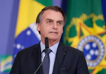 Bolsonaro sanciona lei que pune com prisão o incentivo ao suicídio