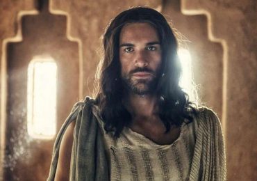 Ator Juan Pablo di Pace, que viveu Jesus em elogiada série, diz que papel o ajudou a se assumir gay