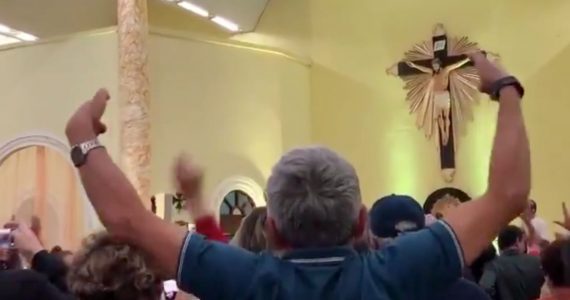 Petistas invadem igreja pedindo 'Lula Livre' e militância espalha mentira