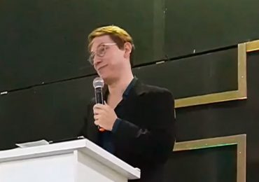 Pastor Felipe Heiderich em ministração no Rio de Janeiro