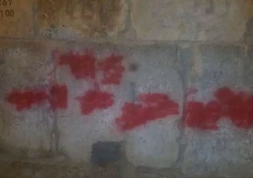 Muro das Lamentações vandalizado com pichação antissemita em árabe