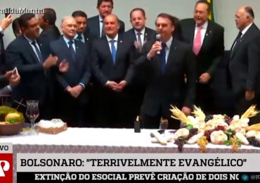 Bolsonaro diz que indicará um ministro "terrivelmente evangélico" ao STF