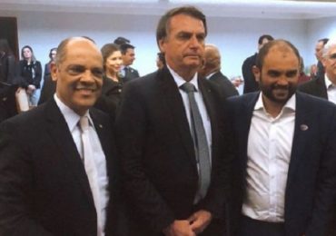 Evangélicos “dão forças para cumprir missão” de liderar o país, diz Bolsonaro em mais um culto