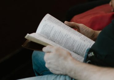 Uso da Bíblia para curar traumas emocionais