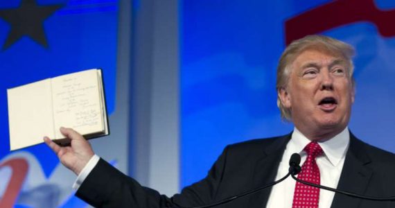 Trump retira tarifas de importação da Bíblia produzida na China