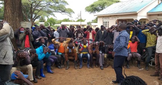Pastor evangeliza moto-taxistas em Uganda, na África