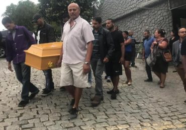 Sequestrador abatido na Ponte Rio-Niterói foi sepultado com cerimônia evangélica