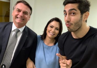 Bolsonaro e Michelle assistem stand-up gospel de Jonathan Nemer em Brasília