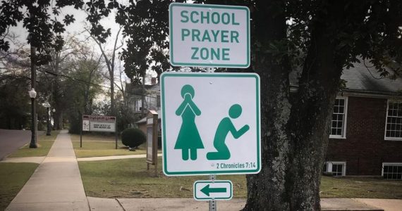 Projeto evangelístico incentiva a oração perto de escolas