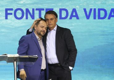 Em mais um culto, Bolsonaro se emociona e declara que não trabalha pensando em 2022