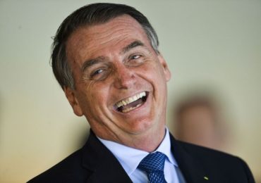 Bolsonaro segue expressando fé e ignora críticas: “Estado é laico, mas o presidente é cristão"