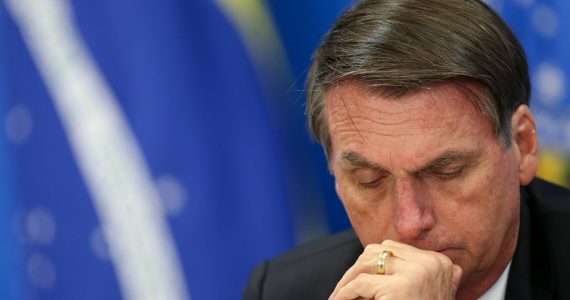 Bolsonaro ora pelo Brasil contra o socialismo; Polêmica TV Globo