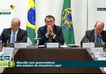 Bolsonaro diz que Macron deve “pensar 2 ou 3 vezes” antes de se intrometer na Amazônia