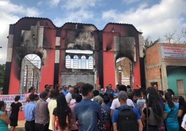 Abner Ferreira anuncia reconstrução de templo incendiado da Assembleia de Deus no Pará