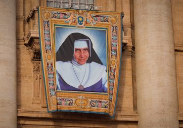 Cantora Márcia Fellipe critica canonização de Irmã Dulce e desperta fúria de católicos