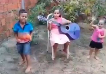 Bolsonaro comemora Dia das Crianças com versículo e vídeo de música gospel