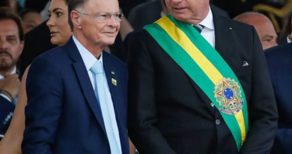 Crise no PSL pode levar Bolsonaro a partido ligado à Igreja Universal, diz jornalista
