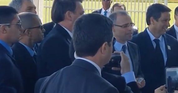 Vídeo: Bolsonaro pede que advogado-geral da União, pastor Mendonça, ore pelo país