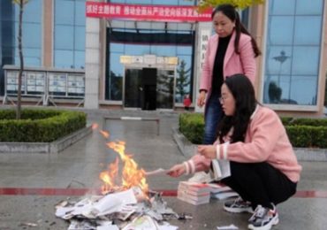 China imita o nazismo e ordena queima de Bíblias e livros de outras religiões