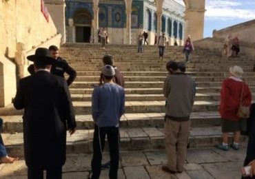 Após décadas, judeus desafiam proibição e oram a Deus no Monte do Templo, em Jerusalém