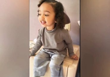 "Eu te amo, Jesus”, canta filha caçula de Kanye West em vídeo que emocionou internautas