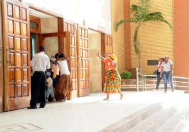 Angola investiga Universal e processos podem resultar na expulsão da igreja do país