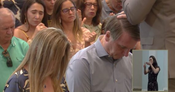 Pastor ora por Bolsonaro e pede que Deus o oriente a saber “o tempo do silêncio"