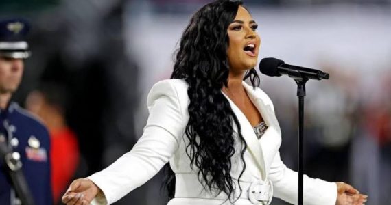 “Deus está constantemente comigo”, diz Demi Lovato sobre luta contra o vício