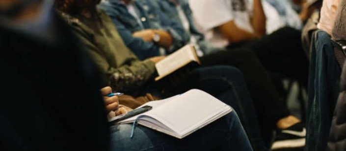 Escritora diz que Deus está preparando a igreja para guerra espiritual durante a pandemia