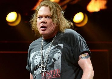 Vocalista do Guns N' Roses critica senador que defendeu ida à igreja