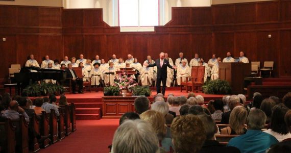 Pastor morre no culto logo após finalizar sermão no domingo de Páscoa