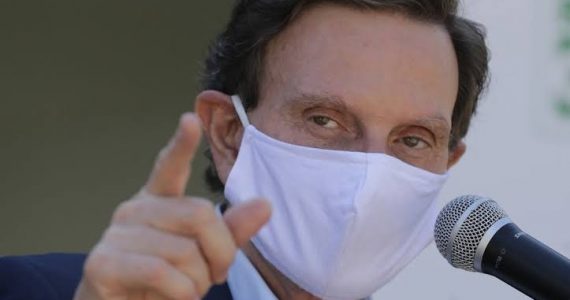 Crivella afirma que, com cuidados, igrejas no Rio já podem retomar cultos