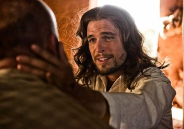 Interpretar Jesus na série A Bíblia “aprofundou minha fé”, diz ator Diogo Morgado